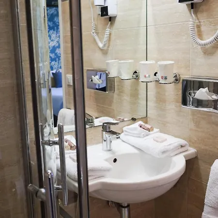 Hotell Pruly Centre 3*